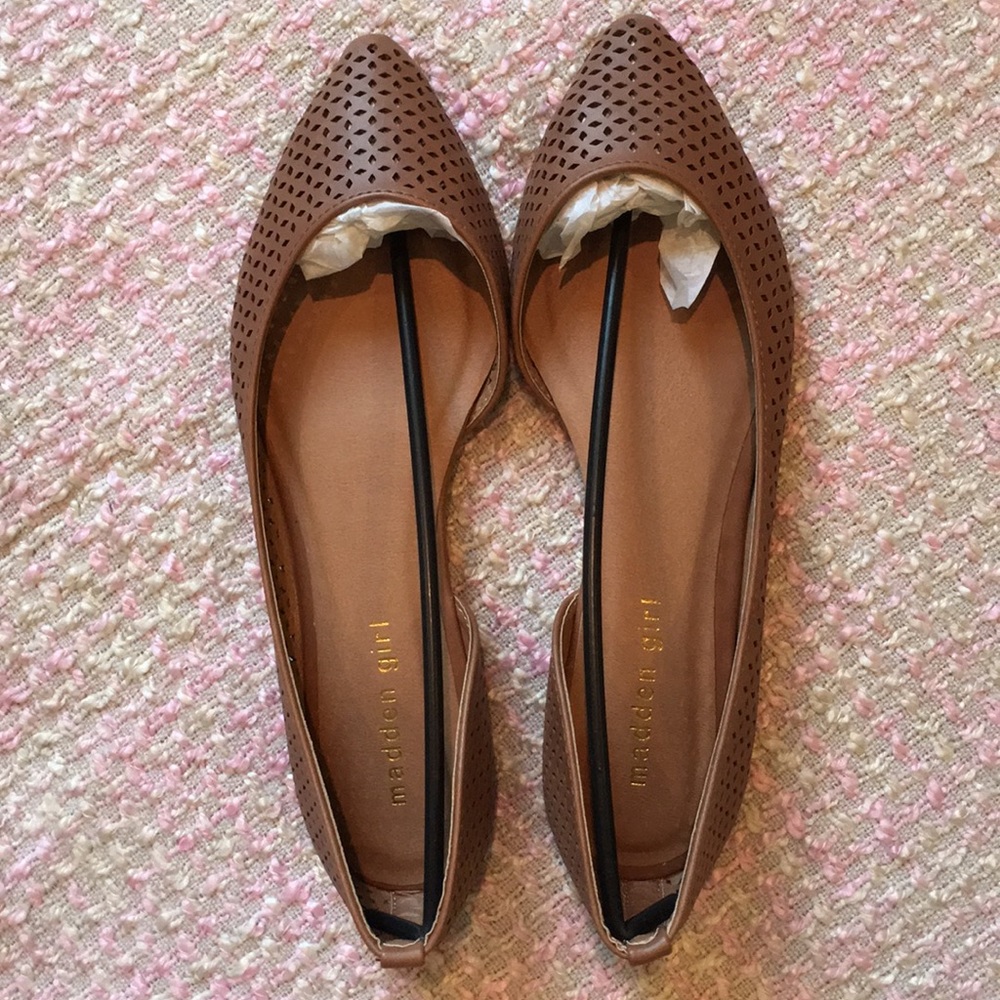 NIB Madden Girl Nancie Chip Out Pointed Tor Flats - Picture 3 of 7